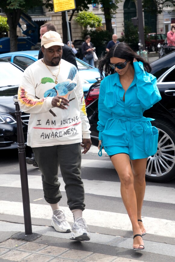 Kanye West et sa femme Kim Kardashian arrivent au restaurant l'Avenue à Paris après le défilé Louis Vuitton le 21 juin 2018.