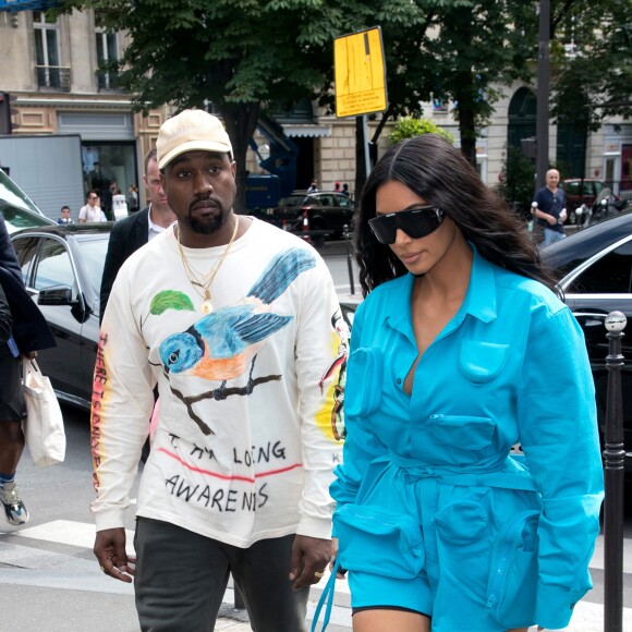 Kanye West et sa femme Kim Kardashian arrivent au restaurant l'Avenue à Paris après le défilé Louis Vuitton le 21 juin 2018.