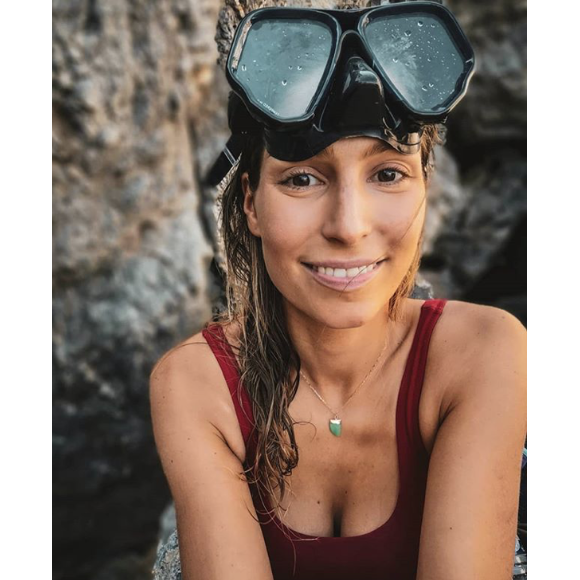 Laury Thilleman sans mquillage sur l'île de Porquerolles, le 23 juillet 2018.