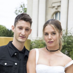 Pierre Niney et sa compagne Natasha Andrews - Photocall du défilé de mode Dior homme printemps-été 2018 au Grand Palais à Paris, France, on June 24, 2017. © Olivier Borde/Bestimage