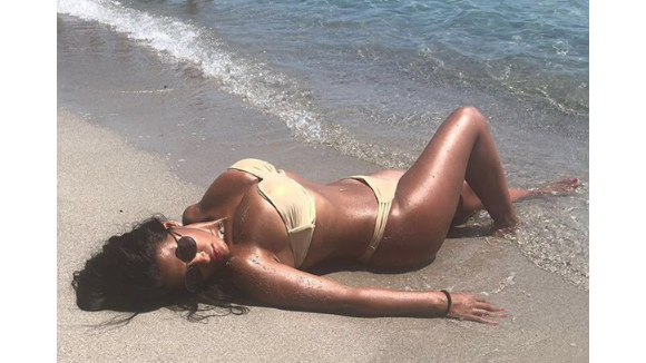 Ayem Nour sublime sirène en bikini : Son corps de rêve retrouvé fait sensation