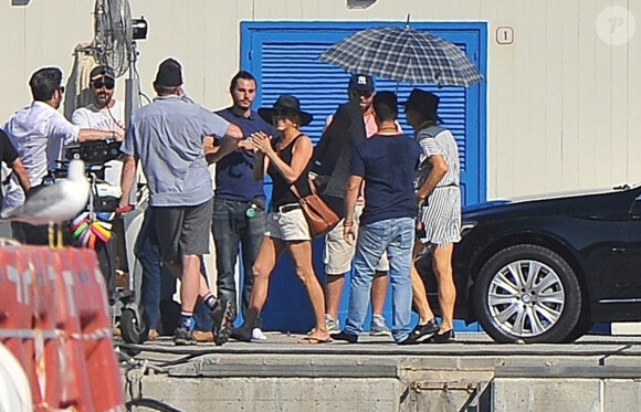 Jennifer Aniston, Adam Sandler et Luke Evans sur le tournage de "Murder Mystery" à Santa Margherita Ligure en Italie, le 24 juillet 2018.