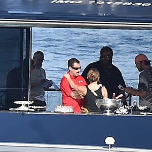 Jennifer Aniston, Adam Sandler et Luke Evans sur le tournage de "Murder Mystery" à Santa Margherita Ligure en Italie, le 24 juillet 2018.