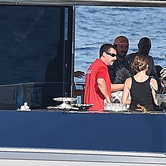 Jennifer Aniston, Adam Sandler et Luke Evans sur le tournage de "Murder Mystery" à Santa Margherita Ligure en Italie, le 24 juillet 2018.