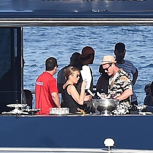 Jennifer Aniston, Adam Sandler et Luke Evans sur le tournage de "Murder Mystery" à Santa Margherita Ligure en Italie, le 24 juillet 2018.