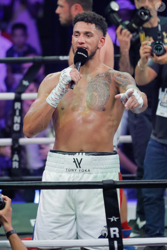 Tony Yoka remporte son cinquième combat pro face à David Allen. La conquête acte 5 au palais des sports de Paris, Tony a battu David Allen par arrêt de l'arbitre à la dixième reprise, lors de son cinquième combat pro, samedi soir à Paris le 23 juin 2018 © Veeren-CVS/Bestimage