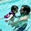Renaud Lavillenie avec fille Iris dans une piscine le 10 juin 2018.