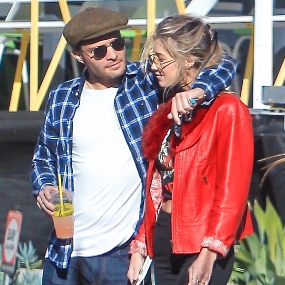 Exclusif - L'acteur Ed Westwick et sa compagne Jessica Serfaty déjeunent à Los Angeles, le 20 janvier 2018.