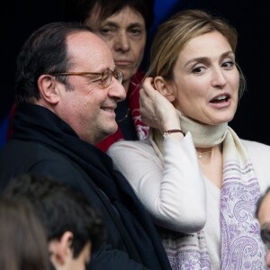 François Hollande et sa compagne Julie Gayet lors du tournoi des six nations de rugby, la France contre l'Angleterre au Stade de France à Saint-Denis, Seine Saint-Denis, France, le 10 mars 2018. Les Bleus s'imposent 22-16. © Cyril Moreau/Bestimage