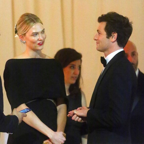 Karlie Kloss et son compagnon Joshua Kushner à New York, le 7 mai 2018.