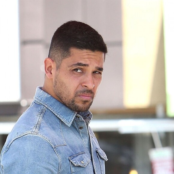 Exclusif - Wilmer Valderrama à Los Angeles le 25 juillet 2018. Après l'overdose de son ex Demi Lovato, l'acteur lui rend visite chaque jour à l'hôpital.