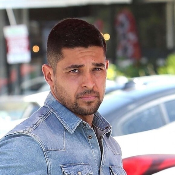 Exclusif - Wilmer Valderrama à Los Angeles le 25 juillet 2018. Après l'overdose de son ex Demi Lovato, l'acteur lui rend visite chaque jour à l'hôpital.