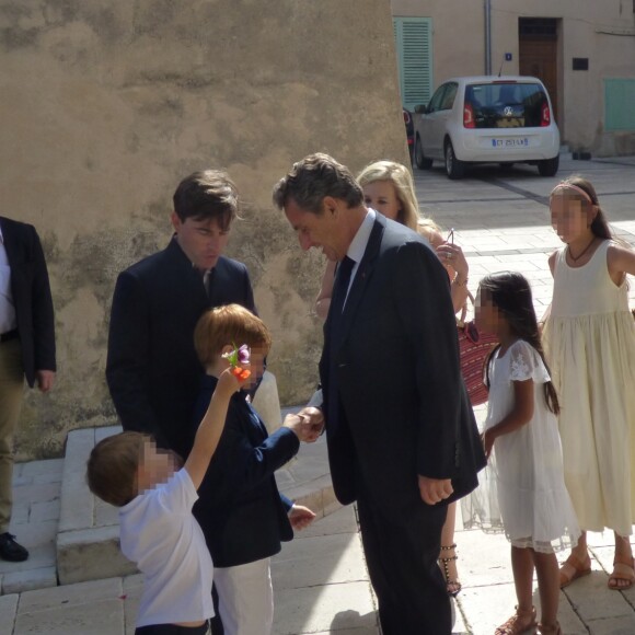 Exclusif - Olivier Chartier, Nicolas Sarkozy, Hélène Darroze avec ses filles Charlotte et Quitterie, etMayé et Loup les fils de Maud Fontenoy - Mariage de la navigatrice et femme politique et vice-présidente de la région Sud-Provence-Alpes-Côte-d'Azur, Maud Fontenoy avec le conseiller régional poitevin Olivier Chartier à l'Èglise de Gassin dans le Var le 26 mai 2018. Maud Fontenoy va accoucher de son 4ème enfant dans moins d'une semaine. © Christiane Georges/Nice Matin/Bestimage