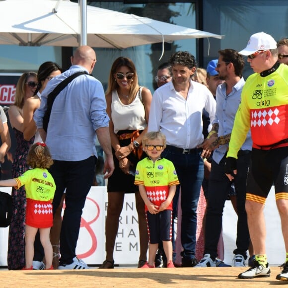 Le prince Albert II de Monaco, le prince Jacques et la princesse Gabriella lors du Water Bike Challenge, au profit de la Fondation princesse Charlene de Monaco, au départ du Yacht Club de Monaco le 17 juin 2018. © Bruno Bebert / Bestimage