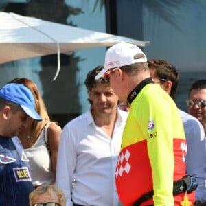 Le prince Albert II de Monaco, le prince Jacques et la princesse Gabriella lors du Water Bike Challenge, au profit de la Fondation princesse Charlene de Monaco, au départ du Yacht Club de Monaco le 17 juin 2018. © Bruno Bebert / Bestimage