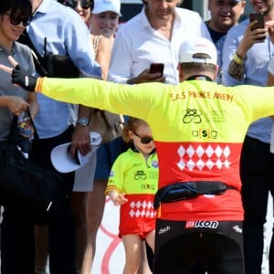 Le prince Albert II de Monaco, le prince Jacques et la princesse Gabriella lors du Water Bike Challenge, au profit de la Fondation princesse Charlene de Monaco, au départ du Yacht Club de Monaco le 17 juin 2018. © Bruno Bebert / Bestimage