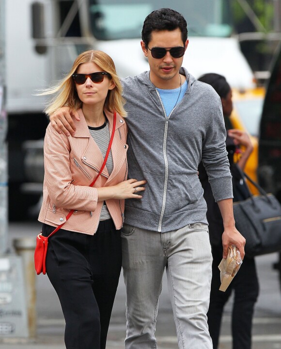 Kate Mara et son ex-compagnon Max Minghella se promènent à New York, le 4 juin 2014.