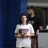 Exclusif - Kendall Jenner et son compagnon Ben Simmons sont allés faire du shopping chez Game Stop and Best Buy à West Hollywood, le 5 août 2018.