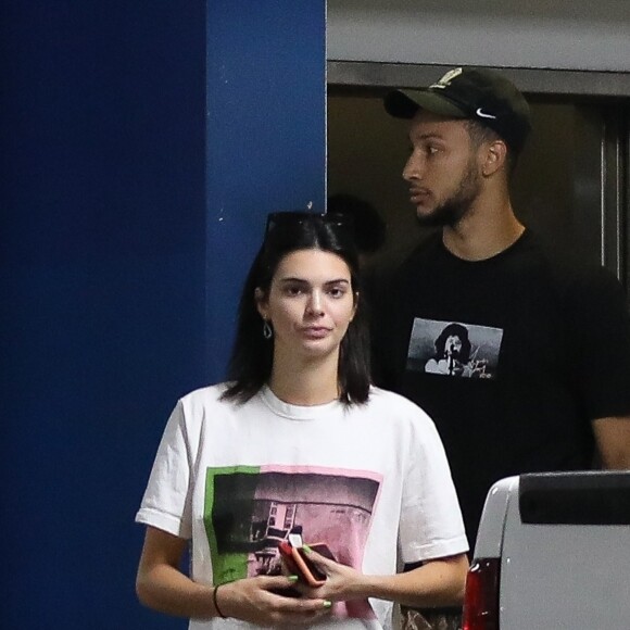 Exclusif - Kendall Jenner et son compagnon Ben Simmons sont allés faire du shopping chez Game Stop and Best Buy à West Hollywood, le 5 août 2018.