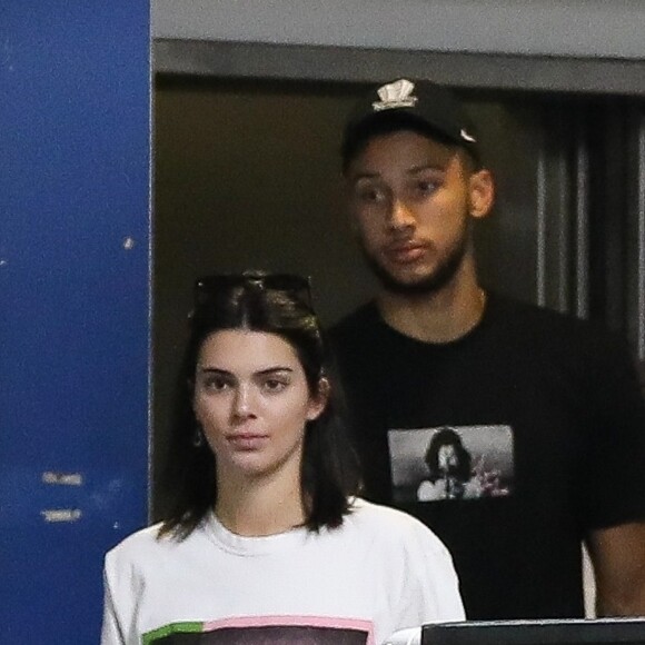 Exclusif - Kendall Jenner et son compagnon Ben Simmons sont allés faire du shopping chez Game Stop and Best Buy à West Hollywood, le 5 août 2018.