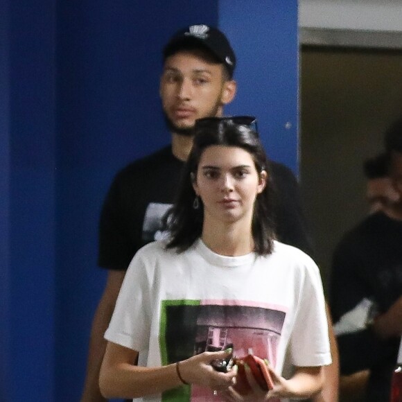 Exclusif - Kendall Jenner et son compagnon Ben Simmons sont allés faire du shopping chez Game Stop and Best Buy à West Hollywood, le 5 août 2018.