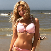 Lola Marois sexy au bord de la mer : Elle charme les internautes