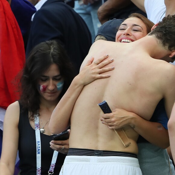 L'ex-Miss France Rachel Legrain-Trapani félicite son compagnon Benjamin Pavard après la victoire de la France face à l'Argentine lors des 8ème de finale de la Coupe du monde à Kazan en Russie le 30 juin 2018. © Cyril Moreau/Bestimage