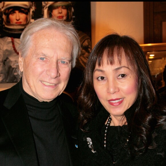 MAURICE JARRE ET SA FEMME - DINER ET VENTE AUX ENCHERES AU PROFIT DE L' O.N.G. ACTION INNOCENCE A DROUOT MONTAIGNE