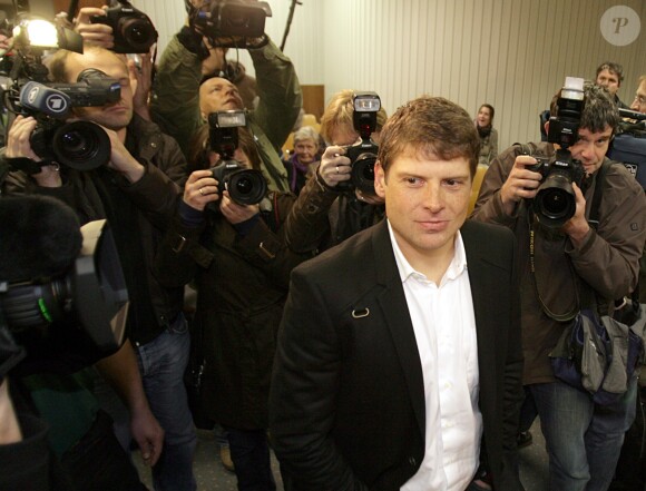 Former cycling professional Jan Ullrich is surrounded by photographers at the Higher Regional Court in Duesseldorf, Germany, 12 November 2008. Ullrich testified today in the sequel of the legal battle?s between him an the racing team Coast. Coast stopped paying Ullrich his salary for a couple of months due to doping-reproaches against the former professional bicycle racer. Photo: Federico Gambarini12/11/2008 - Duesseldorf