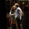 Exclusif - Malia Obama et son compagnon Rory Farqhuason sortent du Bridge Theatre puis se promènent en amoureux sur le Tower Bridge. Malia vapote avec une e-cigarette. Londres, le 3 août 2018.