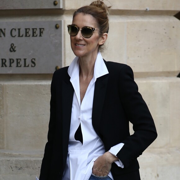 Exclusif - Céline Dion fait du shopping dans les enseignes luxueuses de la capitale à Paris le 9 août 2017.
