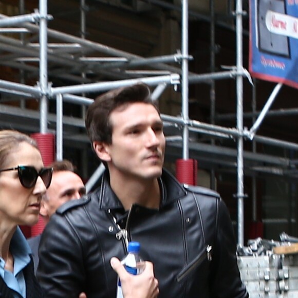 Exclusif - Céline Dion et son danseur Pepe Munoz sont allés déjeuner au restaurant italien Paparazzi au square de l'Opéra-Louis Jouvet et sont ensuite allés faire du shopping chez Dior avenue Montaigne et chez Balmain rue François 1er avant de revenir à l'hôtel Royal Monceau à Paris, France, le 8 août 2017.
