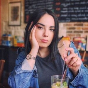 Agathe Auproux : Ses photos sexy font sensations sur Instagram - 2018