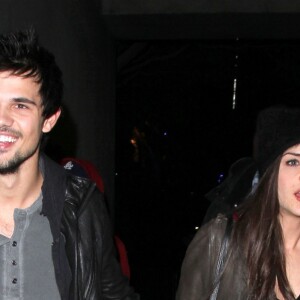 Taylor Lautner et sa compagne Marie Avgeropoulos sont alles voir le concert de Jay-Z au Staples Center a LOs Angeles.
