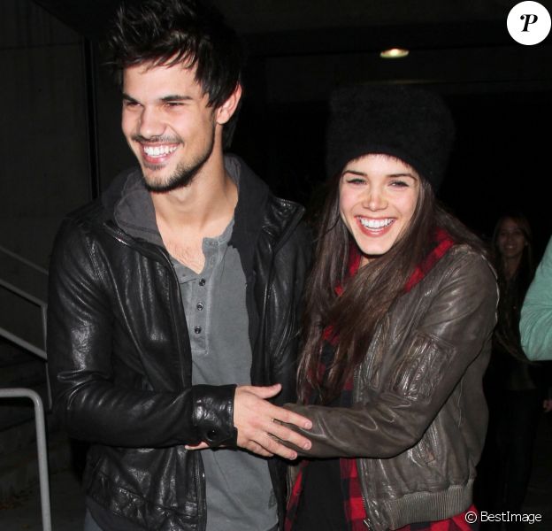 Taylor Lautner et sa compagne Marie Avgeropoulos sont alles voir le concert de Jay-Z au Staples Center a LOs Angeles.