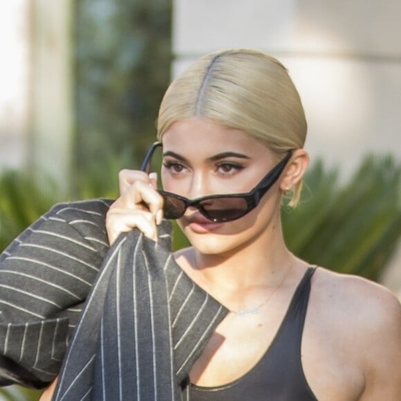 Kylie Jenner et son compagnon Travis Scott sont allés faire du shopping à la bijouterie Polacheck à Calabasas, le 13 août 2018