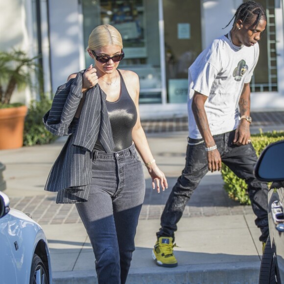 Kylie Jenner et son compagnon Travis Scott sont allés faire du shopping à la bijouterie Polacheck à Calabasas, le 13 août 2018