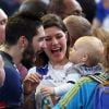 Nikola Karabatic rejoint sa compagne Géraldine Pillet et son fils Alek après le match de demi-finale du 25th mondial de handball, France - © Cyril Moreau/Bestimage