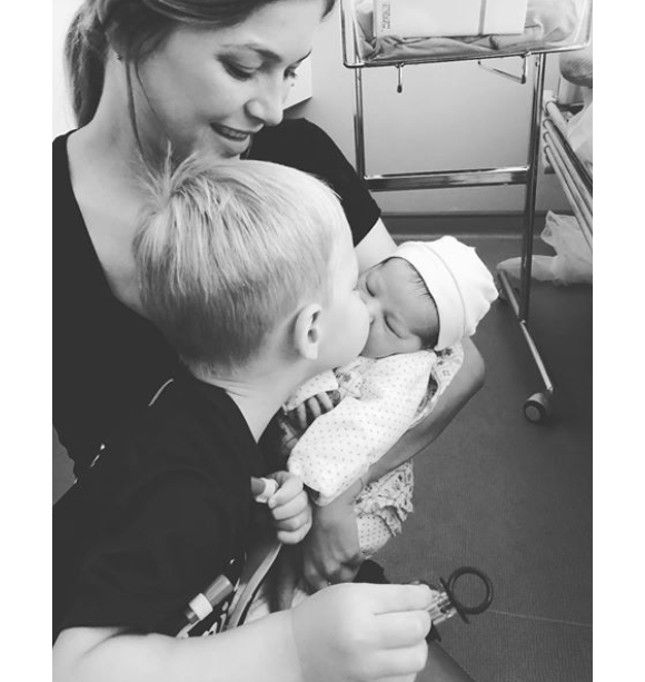 Géraldine Pillet, compagne de Nikola Karabatic, avec ses enfants Alek et Nora. La petite dernier est née le 6 août 2018.