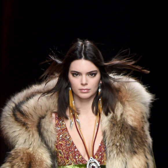 Kendall Jenner lors du défilé Dsquared2 à Milan, Italie, le 14 janvier 2018.