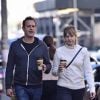 Exclusif - Josh Charles et sa femme Sophie Flack promènent leur chien dans les rues de New York, le 20 octobre 2017.  Josh Charles and wife Sophie Flack walk their dog while getting coffee in Tribeca, New York City. The 46 year old 'The Good Wife' star, stepped out in a grey hoodie, jeans, and grey slip-on shoes. Flack, 34, wore a turtleneck sweater, black cropped pants, and black loafers. 20th october 2017.20/10/2017 - New York