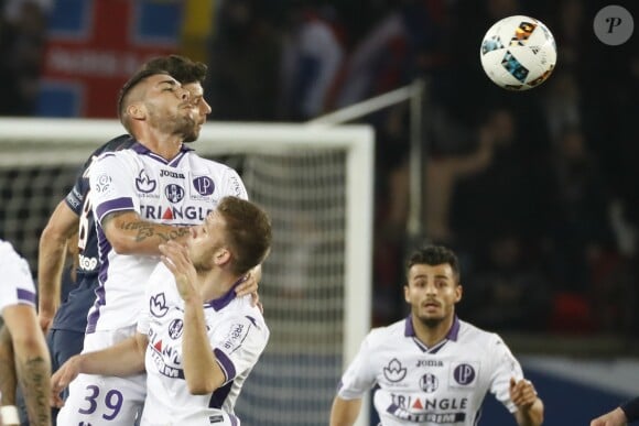 Andy Delort, avec le maillot toulousain, face au PSG au Parc des Princes à Paris, le 19 février 2017.