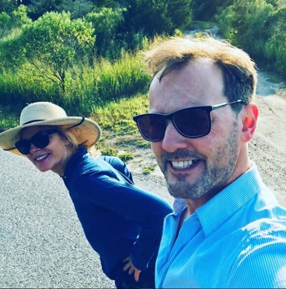 Kim Cattrall et son chéri Russell Thomas. Instagram, août 2018