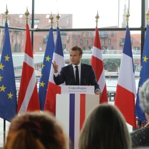 Le président Emmanuel Macron et sa épouse Brigitte Macron ont assisté à la la réception de retour offerte en l'honneur de Sa Majesté la reine Margrethe II de Danemark sur le parvis du théâtre royal de Copenhague, le 29 août 2018. © Ludovic Marin / Pool / Bestimage