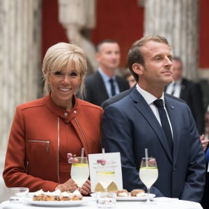 Le président Emmanuel Macron et son épouse Brigitte rencontrent des artistes lors de la visite du musée Ny Carlsberg Glyptotek à Copenhague le 29 août 2018 © Jacques Witt / Pool / Bestimage