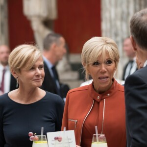 Le président Emmanuel Macron et son épouse Brigitte rencontrent des artistes lors de la visite du musée Ny Carlsberg Glyptotek à Copenhague le 29 août 2018 © Jacques Witt / Pool / Bestimage