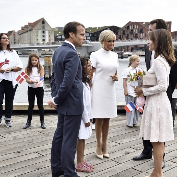 Le président Emmanuel Macron et sa épouse Brigitte Macron ont assisté à la réception de retour offerte en l'honneur de Sa Majesté la reine Margrethe II de Danemark sur le parvis du théâtre royal de Copenhague, le 29 août 2018.