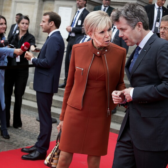 La princesse Mary, le prince Frederik de Danemark, le président Emmanuel Macron et son épouse Brigitte Macron quittent le musée Ny Carlsberg Glyptotek de Copenhague, le 29 août 2018.