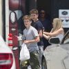 Romeo et Cruz Beckham - Exclusif - La famille Beckham est allée manger une glace chez Cold Rolling Ice Cream Company à Los Angeles, le 29 juillet 2018.