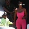 Kim Kardashian, Saint West, Jonathan Cheban - Kim Kardashian profite d'une belle journée ensoleillée avec ses enfants et ses amis sur le yacht de D. Grutman au large de Miami, le 16 août 2018